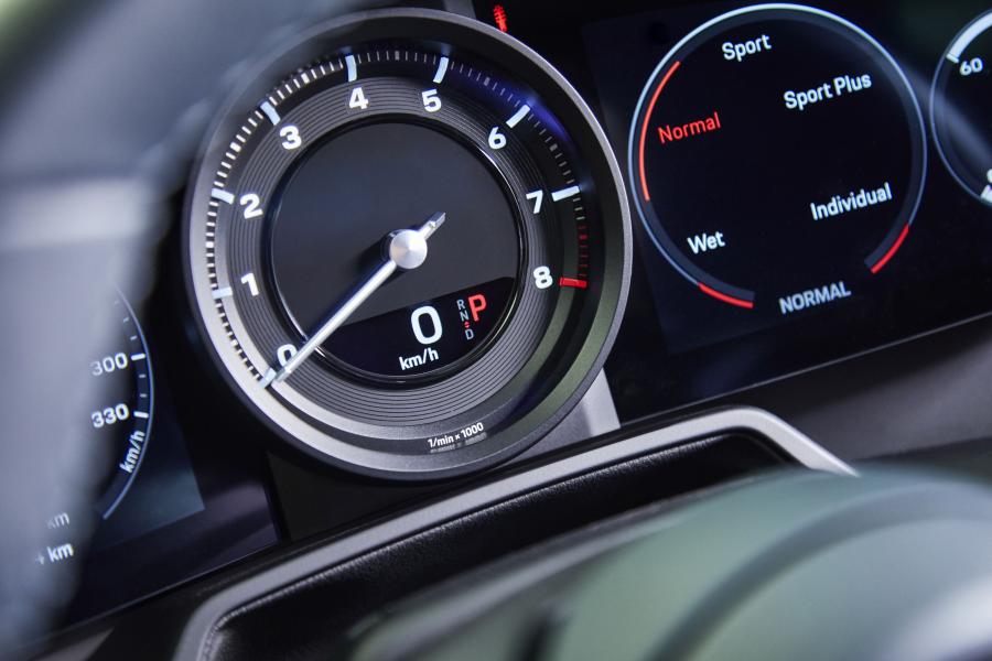 Панель приборов Porsche 911 Carrera 4S (992) 2019 года  (WW) (фото 57 из 60)